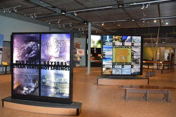 Yellowstone Aug Old Faithful Visitor Center Wyoming Seen Aug 2017 — Stock Photo, Image