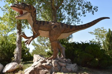 Ogden, Utah - Ağustos 26: George S. Eccles dinozor Parkı Ogden, Utah, 26 Ağustos 2017 üzerinde görüldüğü gibi. 100'den fazla dinozor yinelemeler, artı bir müze eller faaliyetleri ile 5 dönümlük park özellikleri.