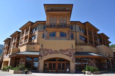 Park City, Ut - Ağustos 29: Kanyonlar Village Park City Utah, 29 Ağustos 2017 üzerinde görüldüğü gibi. Çok sayıda lüks yemek, alışveriş ve konaklama seçenekleri var.