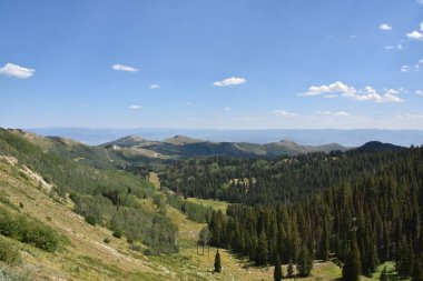 PARK CITY, UT - 27 AUG: 27 Ağustos 2017 'de Utah Park City' deki Cottonwood Canyon Drive 'dan görüntülendi.