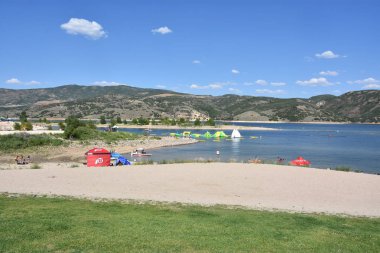 Wasatch, Ut - 27 Ağustos: Jordanelle State Park Wasatch County, Utah, 27 Ağustos 2017 üzerinde görüldüğü gibi. 29 Haziran 1995 tarihinde açıldı.