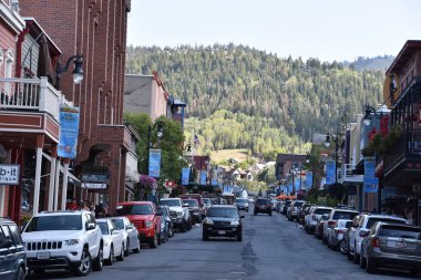 Park City, Utah - 27 Ağustos: Main Street Park City, Utah, 27 Ağustos 2017 üzerinde görüldüğü gibi. Tüccarlar kasabanın kurucu madenciler için catering başladığı 1800 beri ana alışveriş bölgesi olduğunu.