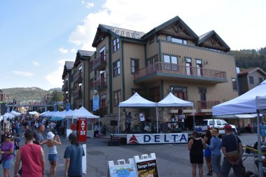 Park City, Utah - 27 Ağustos: Park City, Utah, 27 Ağustos 2017 üzerinde görüldüğü Park aptal Pazar pazarı. O bir çevre dostu açık hava Pazar, sokak Festivali ve Toplum Forumu.