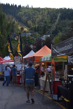 Park City, Utah - 27 Ağustos: Park City, Utah, 27 Ağustos 2017 üzerinde görüldüğü Park aptal Pazar pazarı. O bir çevre dostu açık hava Pazar, sokak Festivali ve Toplum Forumu.