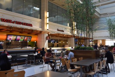 Salt Lake City, Ut - Ağustos 28: Şehir Creek Merkezi Salt Lake City, Utah, 28 Ağustos 2017 üzerinde görüldüğü gibi. Öyle bir karma kullanımlı gelişme ile lüks bir açık hava alışveriş merkezi.