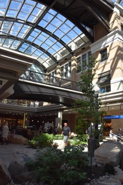 Salt Lake City, Ut - Ağustos 28: Şehir Creek Merkezi Salt Lake City, Utah, 28 Ağustos 2017 üzerinde görüldüğü gibi. Öyle bir karma kullanımlı gelişme ile lüks bir açık hava alışveriş merkezi.