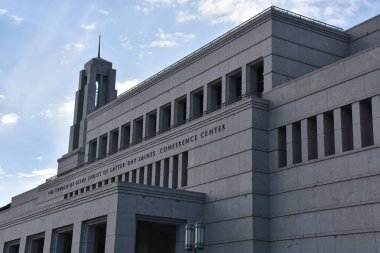Salt Lake City, Utah - Ağustos 28: Konferans merkezi Salt Lake City, Utah, üzerinde 28 Ağustos 2017. Onun kilise of Jesus Christ of Latter-day Saints ve en büyük konferans salonu inşa için ana toplantı salonu.