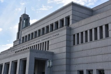 Salt Lake City, Utah - Ağustos 28: Konferans merkezi Salt Lake City, Utah, üzerinde 28 Ağustos 2017. Onun kilise of Jesus Christ of Latter-day Saints ve en büyük konferans salonu inşa için ana toplantı salonu.