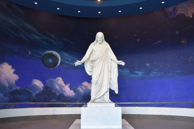 Salt Lake City, Ut - Ağustos 28: Kuzey Ziyaretçi Merkezi at Temple Square Salt Lake City, Utah, 28 Ağustos 2017 üzerinde görüldüğü gibi. O bir kopyasını Christus, İsa'nın bir heykelin şekil.