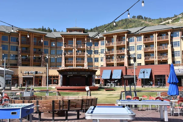 Park City, Ut - Ağustos 29: Kanyonlar Village Park City Utah, 29 Ağustos 2017 üzerinde görüldüğü gibi. Çok sayıda lüks yemek, alışveriş ve konaklama seçenekleri var.