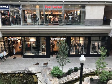 Salt Lake City, Ut - Ağustos 28: Şehir Creek Merkezi Salt Lake City, Utah, 28 Ağustos 2017 üzerinde görüldüğü gibi. Öyle bir karma kullanımlı gelişme ile lüks bir açık hava alışveriş merkezi.