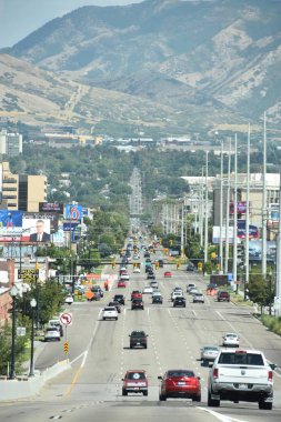 Salt Lake City, Ut - Ağustos 30: Görünüm, Salt Lake City Utah, 30 Ağustos 2017 üzerinde görüldüğü gibi. Şehrin büyük Tuz Gölü batmaz sularına ve karla kaplı tepeler Wasatch aralığının tarafından çevrilidir.