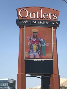 Lehi, Ut - 31 Ağustos: Lehi, Utah, 31 Ağustos 2017 üzerinde görüldüğü gibi çapraz Mountain hizmetinizde. Bu Utah County ilk ve tek çıkış noktası olduğunu ve Tuz Gölü İlçe sınırları.