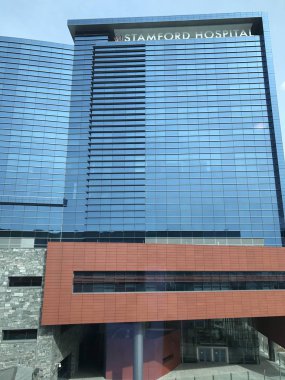 Stamford, Connecticut-1 Mar: Stamford Hastanesi Connecticut, 1 Mart 'ta görüldüğü gibi, 2018. Bu özel, kar amacı gütmeyen, seviye II travma merkezi ve toplum Akademik Hastanesi.