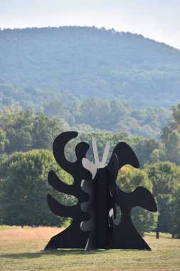 New Windsor, New York 'taki Storm King Sanat Merkezi 22 Eylül 2019' da. Bu belki de ABD 'deki en büyük modern açık hava heykel koleksiyonu..