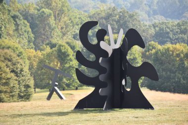 New Windsor, New York 'taki Storm King Sanat Merkezi 22 Eylül 2019' da. Bu belki de ABD 'deki en büyük modern açık hava heykel koleksiyonu..