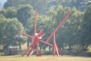 New Windsor, New York 'taki Storm King Sanat Merkezi 22 Eylül 2019' da. Bu belki de ABD 'deki en büyük modern açık hava heykel koleksiyonu..