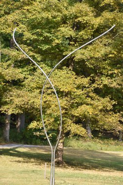 NEW WINDSOR, New York - 22 Eylül 2019 'da New Windsor, New York' taki Storm King Sanat Merkezi 'nde George Cutts' tan Sea Change. Bu belki de ABD 'deki en büyük modern açık hava heykel koleksiyonu..