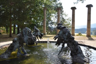 NEW WINDSOR, NY - 22 Eylül 2019 'da New Windsor, New York' taki Storm King Sanat Merkezi 'nde Lynda Benglis tarafından Kuzey Doğu Batı Yakası. Bu belki de ABD 'deki en büyük modern açık hava heykel koleksiyonu..