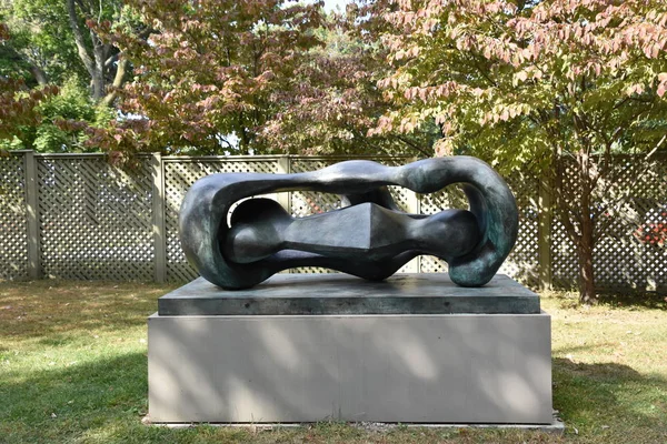 New Windsor Sep Reclining Connected Forms Henry Moore Storm King — стокове фото