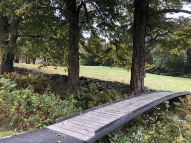 NEW CANAAN, CT - 2 Ekim 2019 'da New Canaan, Connecticut' ta Philip Johnson tarafından The Glass House 'un temelleri.