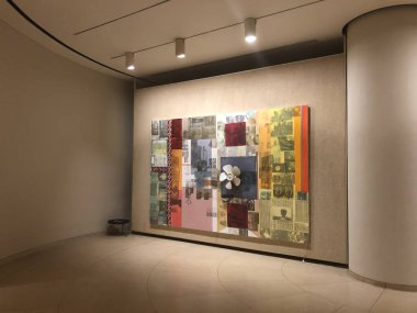 NEW CANAAN, CT - 2 Ekim 2019 'da New Canaan, Connecticut' ta Philip Johnson tarafından The Glass House 'daki Boyama Galerisinin içi.