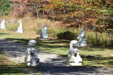 Carmel Hamlet, New York 'taki Chuang Yen Manastırı, 6 Ekim 2019' da görüldüğü gibi. Tapınak, Batı Yarımküre 'deki en büyük Buda heykeline ev sahipliği yapar.. 