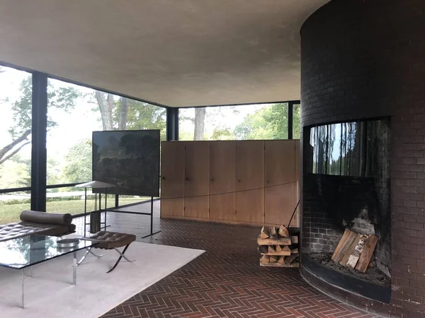 新加纳安 Oct 菲利普 约翰逊在康涅狄格州新加南的玻璃屋里拍摄的照片 2019年10月2日 — 图库照片