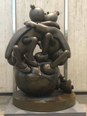 NEW YORK, New York - 25 Aralık 2022 'de Manhattan, New York' ta 57. Cadde 'deki heykeller.