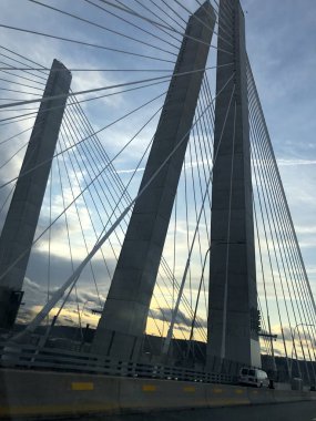 New York eyaletinin Westchester ve Rockland eyaletleri arasındaki Mario Cuomo Köprüsü, 22 Kasım 2020 'de görüldüğü gibi..