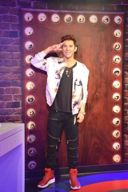 ORLANDO, FL NOV 24: Austin Mahone, 24 Kasım 2019 'da Orlando, Florida' daki ICON Park 'taki Madame Tussauds Balmumu Müzesi' nde görüldü. Sergide ünlü ve tarihsel figürler, popüler film ve televizyon karakterleri ve spor kişiliklerinin balmumu çalışmaları yer alıyor..
