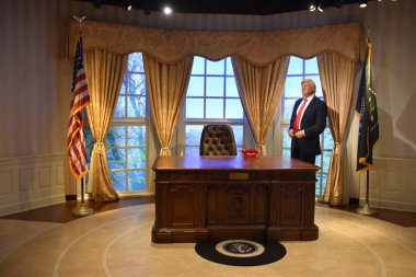 ORLANDO, FL NOV 24: Donald Trump, 24 Kasım 2019 'da Orlando, Florida' daki ICON Park 'taki Madame Tussauds Wax Müzesi' nde görüldü. Sergide ünlü ve tarihsel figürler, popüler film ve televizyon karakterleri ve spor kişiliklerinin balmumu çalışmaları yer alıyor..