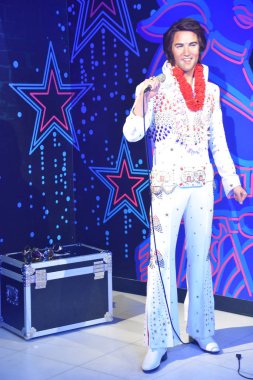 ORLANDO, FL NOV 24: Elvis Presley, 24 Kasım 2019 'da Orlando, Florida' daki ICON Park 'taki Madame Tussauds Wax Müzesi' nde görüldü. Sergide ünlü ve tarihsel figürler, popüler film ve televizyon karakterleri ve spor kişiliklerinin balmumu çalışmaları yer alıyor..