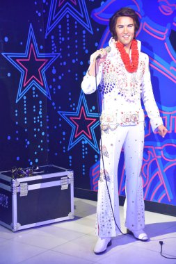 ORLANDO, FL NOV 24: Elvis Presley, 24 Kasım 2019 'da Orlando, Florida' daki ICON Park 'taki Madame Tussauds Wax Müzesi' nde görüldü. Sergide ünlü ve tarihsel figürler, popüler film ve televizyon karakterleri ve spor kişiliklerinin balmumu çalışmaları yer alıyor..
