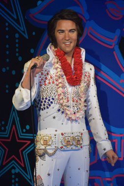 ORLANDO, FL NOV 24: Elvis Presley, 24 Kasım 2019 'da Orlando, Florida' daki ICON Park 'taki Madame Tussauds Wax Müzesi' nde görüldü. Sergide ünlü ve tarihsel figürler, popüler film ve televizyon karakterleri ve spor kişiliklerinin balmumu çalışmaları yer alıyor..