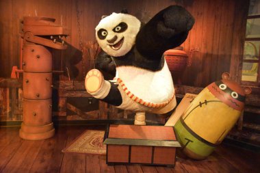 ORLANDO, FL NOV 24: 24 Kasım 2019 'da Orlando, Florida' daki ICON Park 'taki Madame Tussauds Balmumu Müzesinde Kung Fu Panda görüldü. Sergide ünlü ve tarihsel figürler, popüler film ve televizyon karakterleri ve spor kişiliklerinin balmumu çalışmaları yer alıyor..