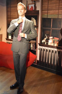ORLANDO, FL NOV 24: 24 Kasım 2019 tarihinde Orlando, Florida 'daki ICON Park' taki Madame Tussauds Balmumu Müzesi 'nde Neil Patrick Harris. Sergide ünlü ve tarihsel figürler, popüler film ve televizyon karakterleri ve spor kişiliklerinin balmumu çalışmaları yer alıyor..