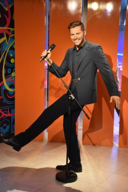 ORLANDO, FL NOV 24: Ricky Martin, 24 Kasım 2019 'da Orlando, Florida' daki ICON Park 'taki Madame Tussauds Balmumu Müzesi' nde görüldü. Sergide ünlü ve tarihsel figürler, popüler film ve televizyon karakterleri ve spor kişiliklerinin balmumu çalışmaları yer alıyor..