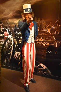 ORLANDO, FL NOV 24: 24 Kasım 2019 'da Orlando, Florida' daki ICON Park 'taki Madame Tussauds Balmumu Müzesi' nde Sam Amca görüldü. Sergide ünlü ve tarihsel figürler, popüler film ve televizyon karakterleri ve spor kişiliklerinin balmumu çalışmaları yer alıyor..