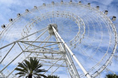 ORLANDO, FL NOV 24: The Wheel at ICON Park, Orlando, Florida, as seen on Nov 24, 2019. 180 metre yüksekliğinde Tekerlek 'in 30 klima kontrollü kapsülü var. Her dönüş yaklaşık 22 dakika sürer..