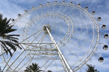 ORLANDO, FL NOV 24: The Wheel at ICON Park, Orlando, Florida, as seen on Nov 24, 2019. 180 metre yüksekliğinde Tekerlek 'in 30 klima kontrollü kapsülü var. Her dönüş yaklaşık 22 dakika sürer..