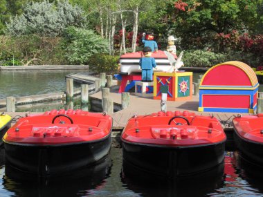 WINTER HAVEN, FL 26: 26 Kasım 2019 'da Florida, Winter Haven' da görülen Legoland tema parkı. Parkların binişlerinin hepsi Lego temalı; birçoğu Lego tuğlalarından yapılmış gibi gösteriliyor..