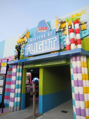 WINTER HAVEN, FL NOV 26: 26 Kasım 2019 'da Winter Haven, Florida' daki Legoland tema parkında Lego Uçuş Ustaları. Parkların binişlerinin hepsi Lego temalı; birçoğu Lego tuğlalarından yapılmış gibi gösteriliyor..