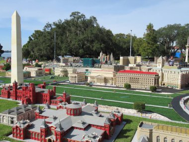 WINTER HAVEN, FL 26: 26 Kasım 2019 'da Florida, Winter Haven' da görülen Legoland tema parkı. Parkların binişlerinin hepsi Lego temalı; birçoğu Lego tuğlalarından yapılmış gibi gösteriliyor..