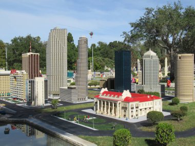 WINTER HAVEN, FL NOV 26: 26 Kasım 2019 'da Florida' daki Legoland tema parkında Miniland USA görüldü. Parkların binişlerinin hepsi Lego temalı; birçoğu Lego tuğlalarından yapılmış gibi gösteriliyor..