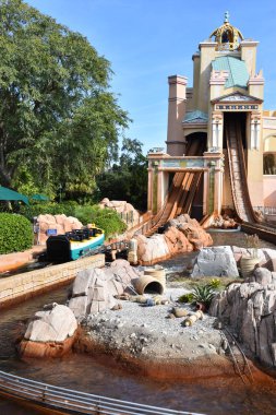 27 Kasım 2019 'da SeaWorld Orlando, Florida' da Atlantis 'e yolculuk. Canlı gösterileri, eğlenceleri, gezintileri ve hayvan sergileriyle bir tema ve deniz zooloji parkı..