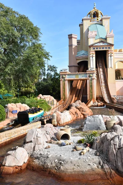 27 Kasım 2019 'da SeaWorld Orlando, Florida' da Atlantis 'e yolculuk. Canlı gösterileri, eğlenceleri, gezintileri ve hayvan sergileriyle bir tema ve deniz zooloji parkı..