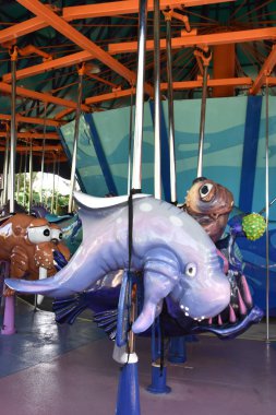 27 Kasım 2019 'da Orlando, Florida yakınlarındaki SeaWorld Orlando' da görülen Sea Carousel. Canlı gösterileri, eğlenceleri, gezintileri ve hayvan sergileriyle bir tema ve deniz zooloji parkı..