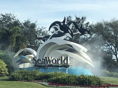 27 Kasım 2019 'da Orlando, Florida yakınlarındaki SeaWorld Orlando' da görüldü. Bu bir tema ve deniz zooloji parkı. Canlı gösteriler ve gezintiler ve hayvan sergileri de dahil olmak üzere birçok eğlence alanı var..