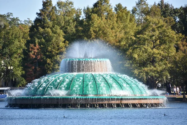 Orlando Nov Linton Allens Minnesfontän Vid Eola Park Orlando Florida — Stockfoto